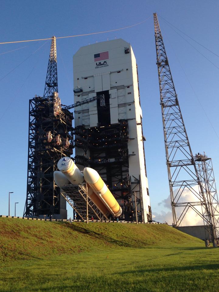 Huge Rocket for NASA's 1st Orion Test Flight Moves to Launch Pad